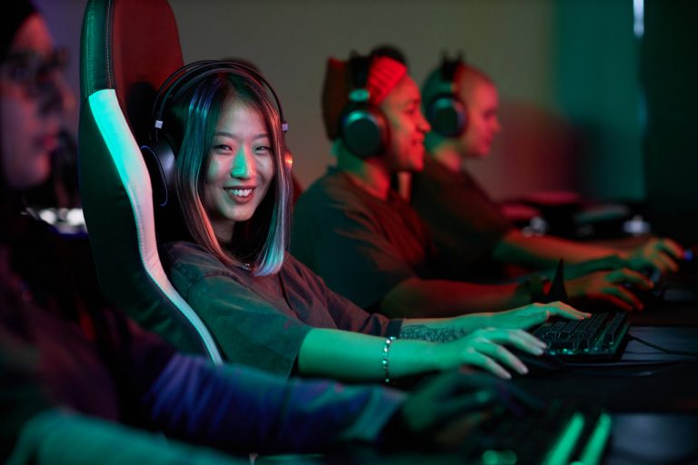 Read more about the article The Rise of Esports: How Gaming Competitions are Shaping the Future